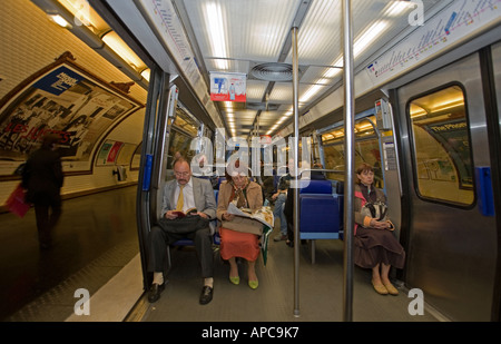 Passagiere der u-Bahn Paris Stockfoto