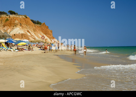 Praia Da Falesia Klippen und Strand in der Nähe von Albufeira Stockfoto