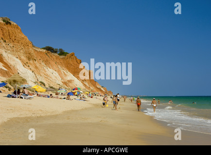 Praia Da Falesia Klippen und Strand in der Nähe von Albufeira Stockfoto