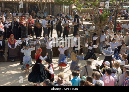 Eine Truppe von Guimaraes In der Minho tanzen auf einem Festival in der Algarve Stockfoto