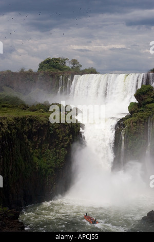 In Foz do Iguacu vertikalen Schuss mit Boot Stockfoto