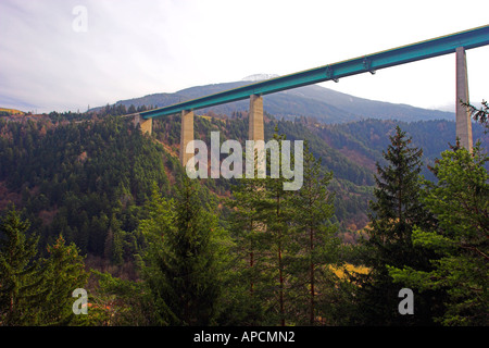 Der Europabrücke bei Innsbruck in Tirol. Stockfoto