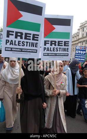 Protestdemonstration in der Londoner gegen die Besetzung des Irak Oktober 2005. Stockfoto