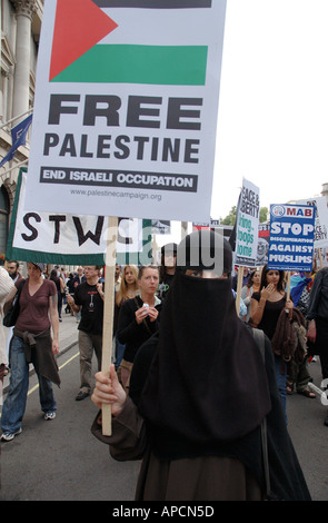 Protestdemonstration in der Londoner gegen die Besetzung des Irak Oktober 2005. Stockfoto