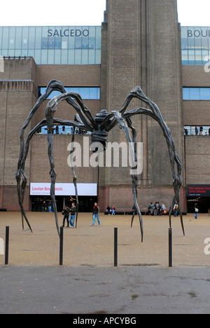 Riesenspinne vor Tate Modern, London Stockfoto