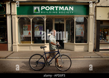 Die Vorderseite der Portman Bausparkasse auf der High Street in Barnstaple North Devon Stockfoto