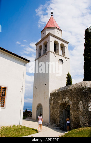 Kirche, irgendwo in einem kleinen Dorf. Istrien, Kroatien Stockfoto