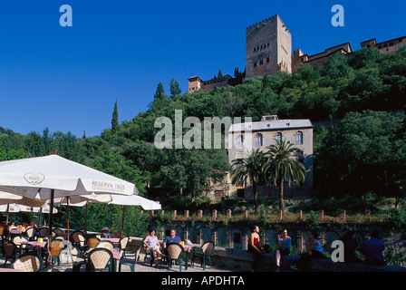 Paseo de Los Tristes, Restaurant, Alhambra, Granada, Andalusien, Spanien Stockfoto