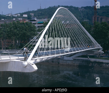 Caltrava Steg / Puente del Campo Volantin, Bilbao, Spanien, 1990-1997. Architekt: Santiago Calatrava Stockfoto