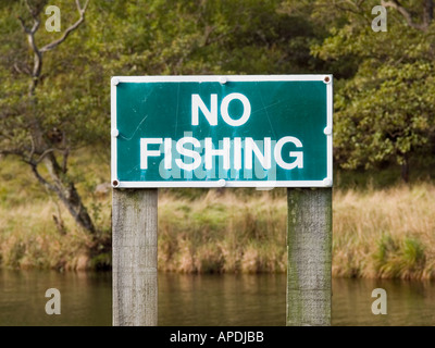 KEIN Fischen Zeichen von Afon Glaslyn oben Llyn Gwynant in Snowdonia National Park Nantgwynant Gwynedd Wales UK Stockfoto