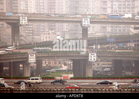 Rampe auf die Nanpu-Brücke, Shanghai, China Stockfoto