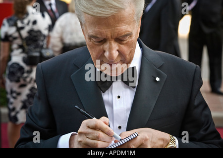 Lloyd-Robertson-kanadischen TV-Moderatorin Unterzeichnung Autogramme Chief Anker und leitender Redakteur der CTV es nationale Abend Nachrichtensendung Stockfoto