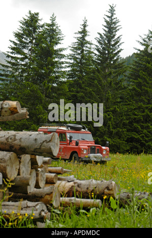 Land Rover Serie 2a 109 Station Wagon LWB als österreichische Feuerwehrauto Konvertierung von Rosenbauer Stockfoto