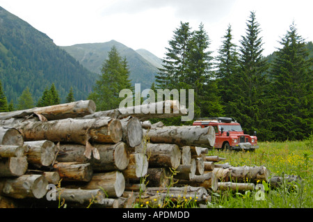 Land Rover Serie 2a 109 Station Wagon LWB als österreichische Feuerwehrauto Konvertierung von Rosenbauer Stockfoto