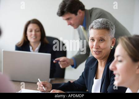 Ansicht von Kollegen in einem Meeting. Stockfoto