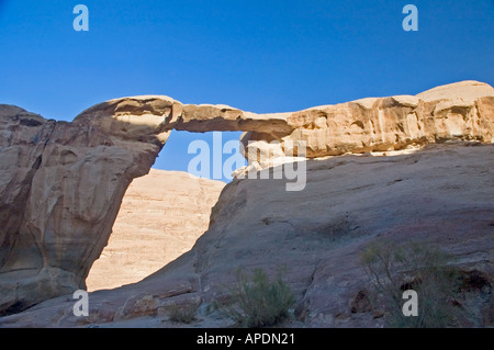 Umm Fruth Rock Brücke, Wadi Rum, Haschemitischen Königreichs von Jordanien, Naher Osten. DSC 4928 Stockfoto