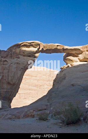 Umm Fruth Rock Brücke, Wadi Rum, Haschemitischen Königreichs von Jordanien, Naher Osten. DSC 4929 Stockfoto