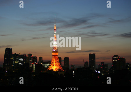 Ein Blick auf die Stadt Tokyo Tower bei Sonnenaufgang in der Hauptstadt von Japan Stockfoto