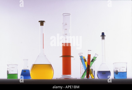 Chemie-Asssortment von Glaswaren Stockfoto
