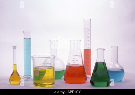 Chemie-Zylinder, Kolben und Reagenzgläser Stockfoto