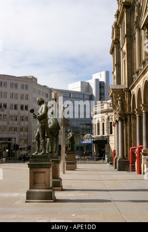 City Square Leeds mit Blick auf die Stadt und das Queens Hotel Stockfoto