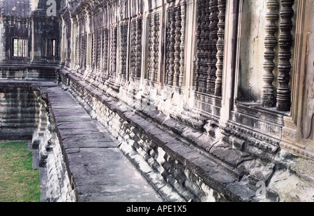 Säulen im Fensterrahmen, Angkor Wat Stockfoto