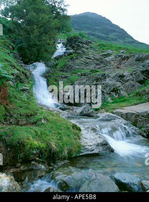 Reihe von Wasserfällen über Haweswater, Nationalpark Lake District, Cumbria, England, UK. Stockfoto