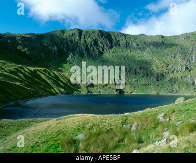 Blea Wasser eine klassische Lakeland Tarn, unter High Street und über Haweswater, Nationalpark Lake District, Cumbria, England, UK. Stockfoto