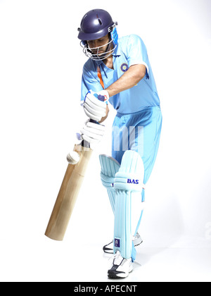 Indische Batsman in Aktion beim Ballspielen im Cricket match Stockfoto