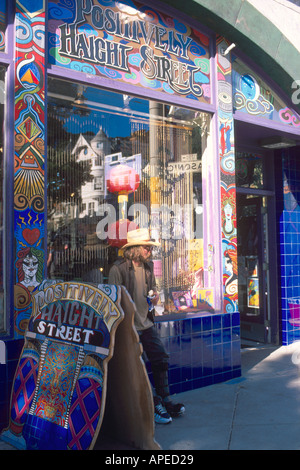 Auf Straße Bürgersteig vor psychedelische Hippie stehende Person speichern Haight Ashbury Viertel San Francisco Kalifornien Stockfoto