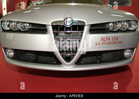 Vorne ein roter Alfa Romeo 159 Stockfoto