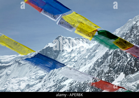 Gebetsfahnen. Tilicho Lake südlichen Basecamp. Höchsten See der Welt (4919m). Annapurna Circuit Trek. Nepal Stockfoto