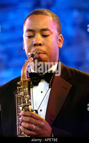 Saxophonist mit dem Count Basie Orchestra spielen in Brecon Jazz Festival Powys Wales UK Stockfoto