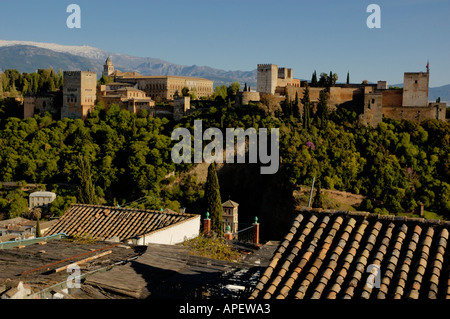 Blick auf die Alhambra von der Plaza von St. Nikolaus, Granada, Andalusien, Spanien. Stockfoto