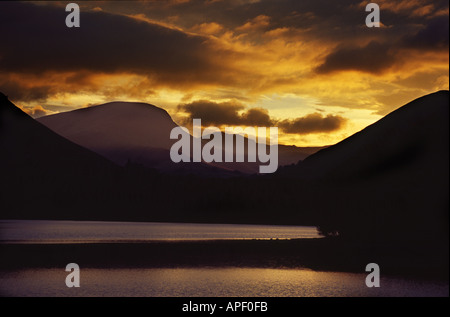 Sonnenuntergang über Derwent Water Keswick im Lake District England UK Stockfoto