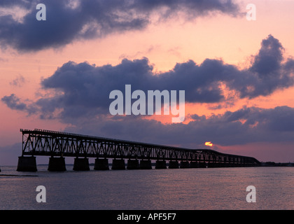 Historische und verlassenen Eisenbahn-Straßenbrücke im Bahia Honda State Park der Florida Keys-FL Stockfoto