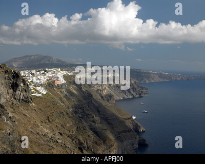 Klippe Stadt Thira hoch über den Vulkankrater auf der griechischen Insel Santorini Stockfoto