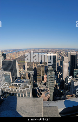 Skyline von New York von der Spitze des Felsens Stockfoto
