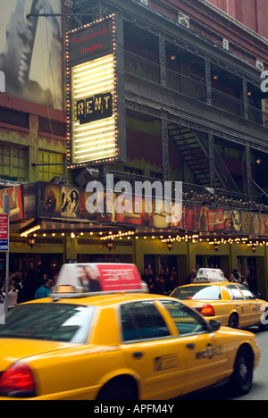 Der Broadway-Produktion von der böhmischen musical Rent im Nederlander Theater in New York City Stockfoto