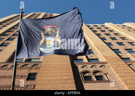 Michigan Lansing,Innenstadt,Stadtzentrum,Gebäude,Architektur städtisch,Staatsflagge,MI051018081 Stockfoto