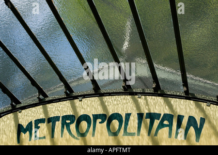 U-Bahnstation Eingang Paris Frankreich Stockfoto