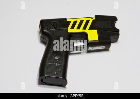 Nicht tödliche Verwendung der elektrischen Betäubungspistole der Force Police Standard Issue Taser Stockfoto