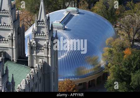 erhöhten Blick auf Mormon Tabernacle von Kirche des letzteren Tag Heiligen Büro Gebäude Salt Lake City Utah Oktober 2007 Stockfoto