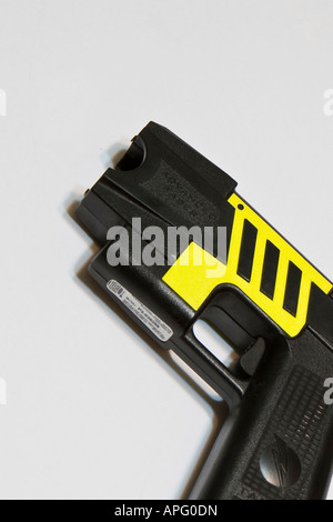 Nicht tödliche Verwendung der elektrischen Betäubungspistole der Force Police Standard Issue Taser Stockfoto