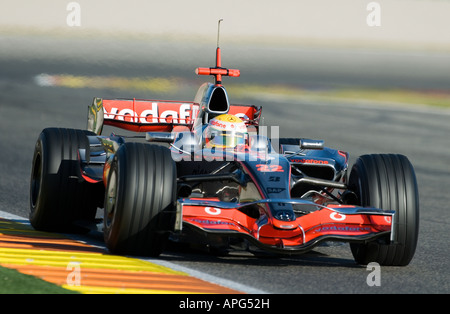 Lewis HAMILTON (GBR) im McLaren-Mercedes MP4-23-Formel-1-Rennwagen Stockfoto