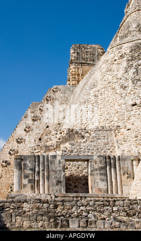 Uxmal ist eine große präkolumbische Ruinenstadt der Maya-Zivilisation im Bundesstaat Yucatán, Mexiko Stockfoto
