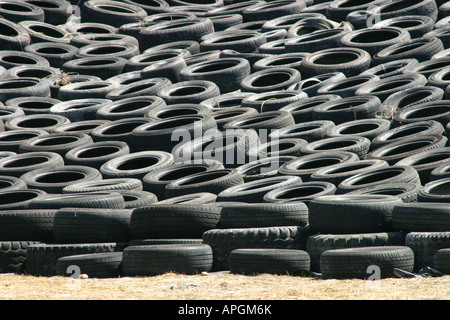 Dump Müll Gebrauchtwagen Reifen abgenutzt Stockfoto