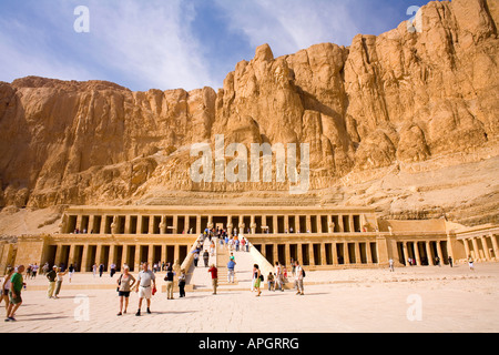 Hatschepsut Tempel in Deir Al Bahari auf der West Bank von Luxor in Ägypten Stockfoto