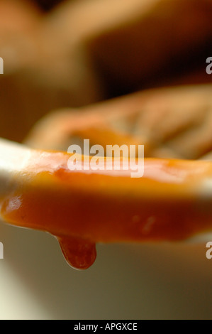 Detail des Topfes und gebrauchte Teebeutel Stockfoto