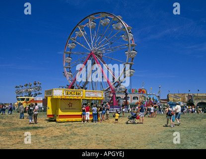 Ein Kinder-s Riesenrad und andere Fahrten in der Midway in Deschutes County Fair in Redmond Oregon Stockfoto